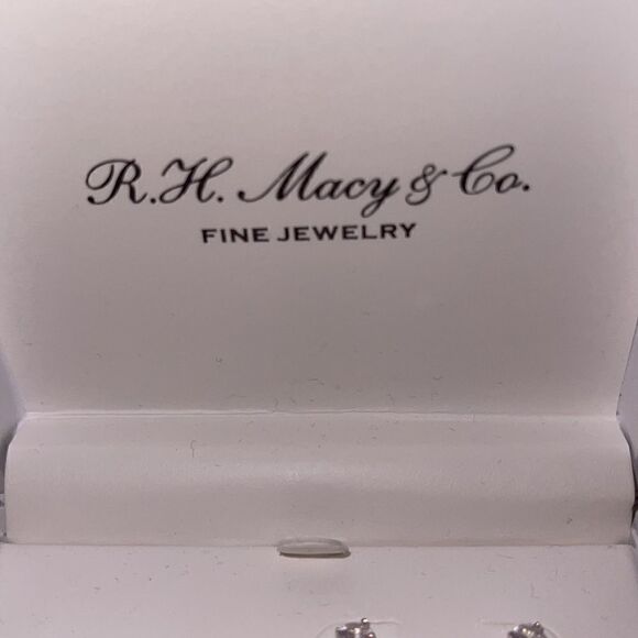 R.H.Macy &Co sterling silver pearl 8-9 mm earrings and post earrings set - Picture 3 of 4